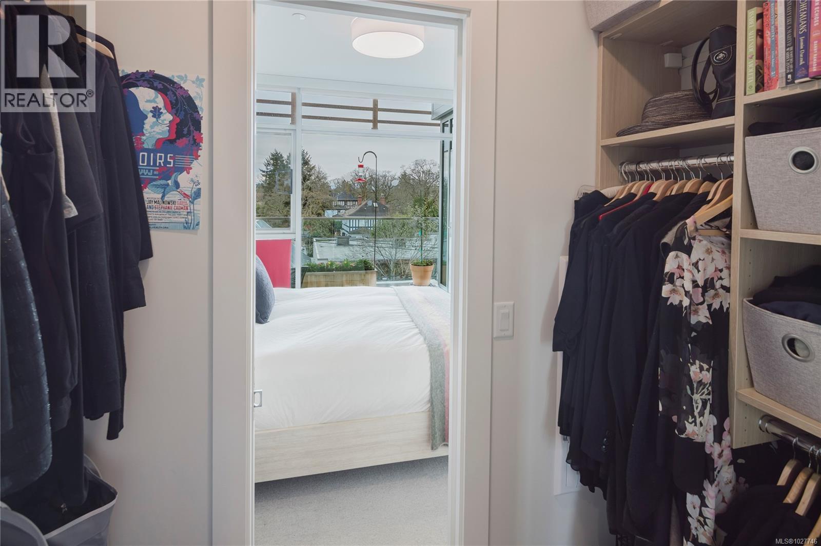 #406 1916 OAK BAY AVE - 15