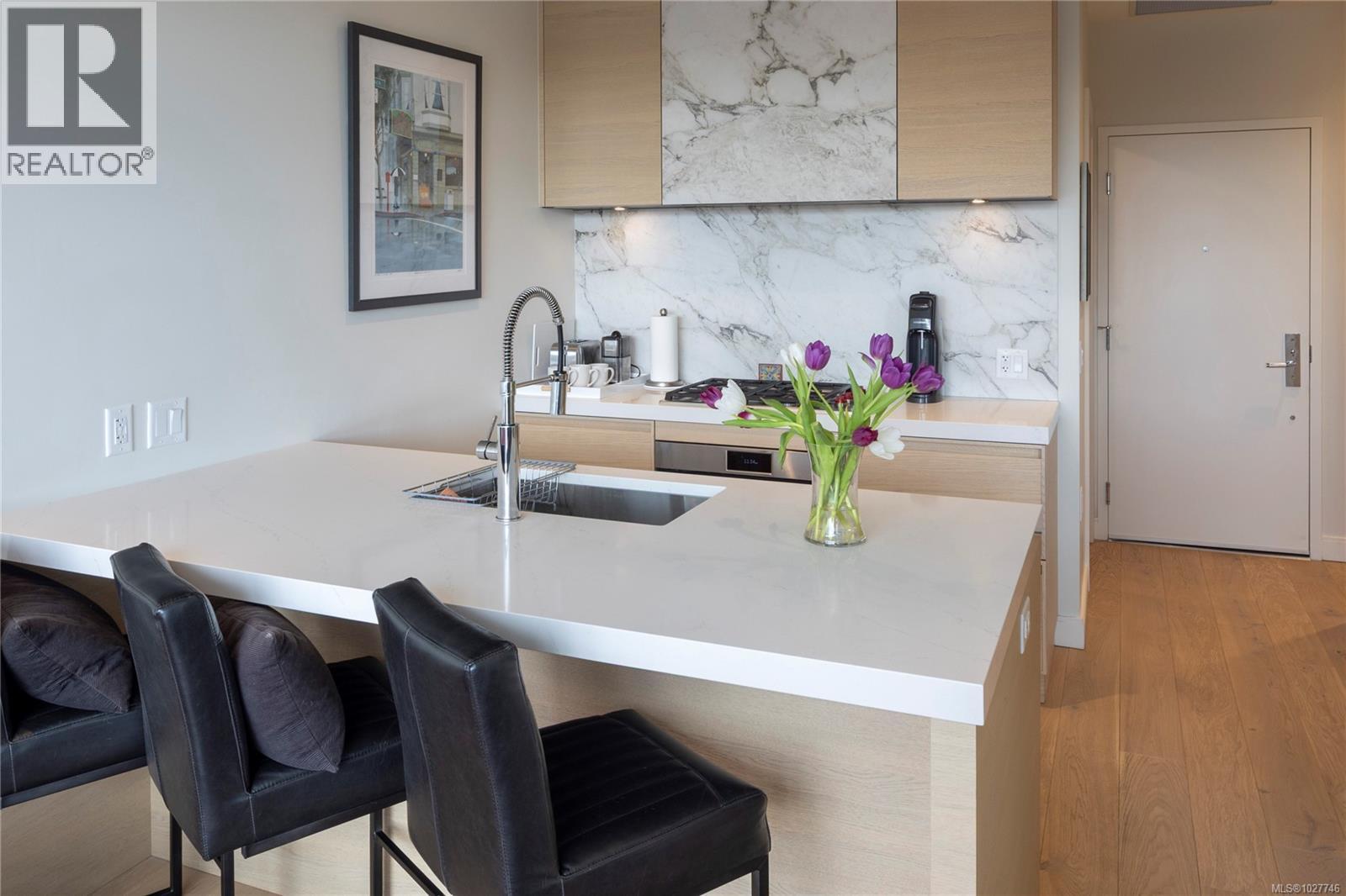 #406 1916 OAK BAY AVE - Image 3