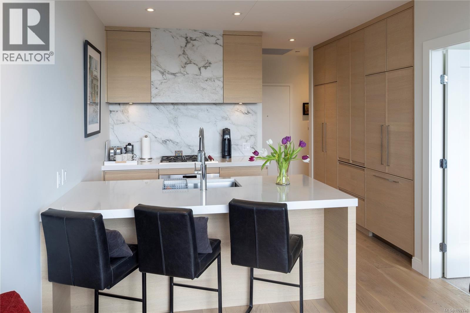 #406 1916 Oak Bay Ave - 5