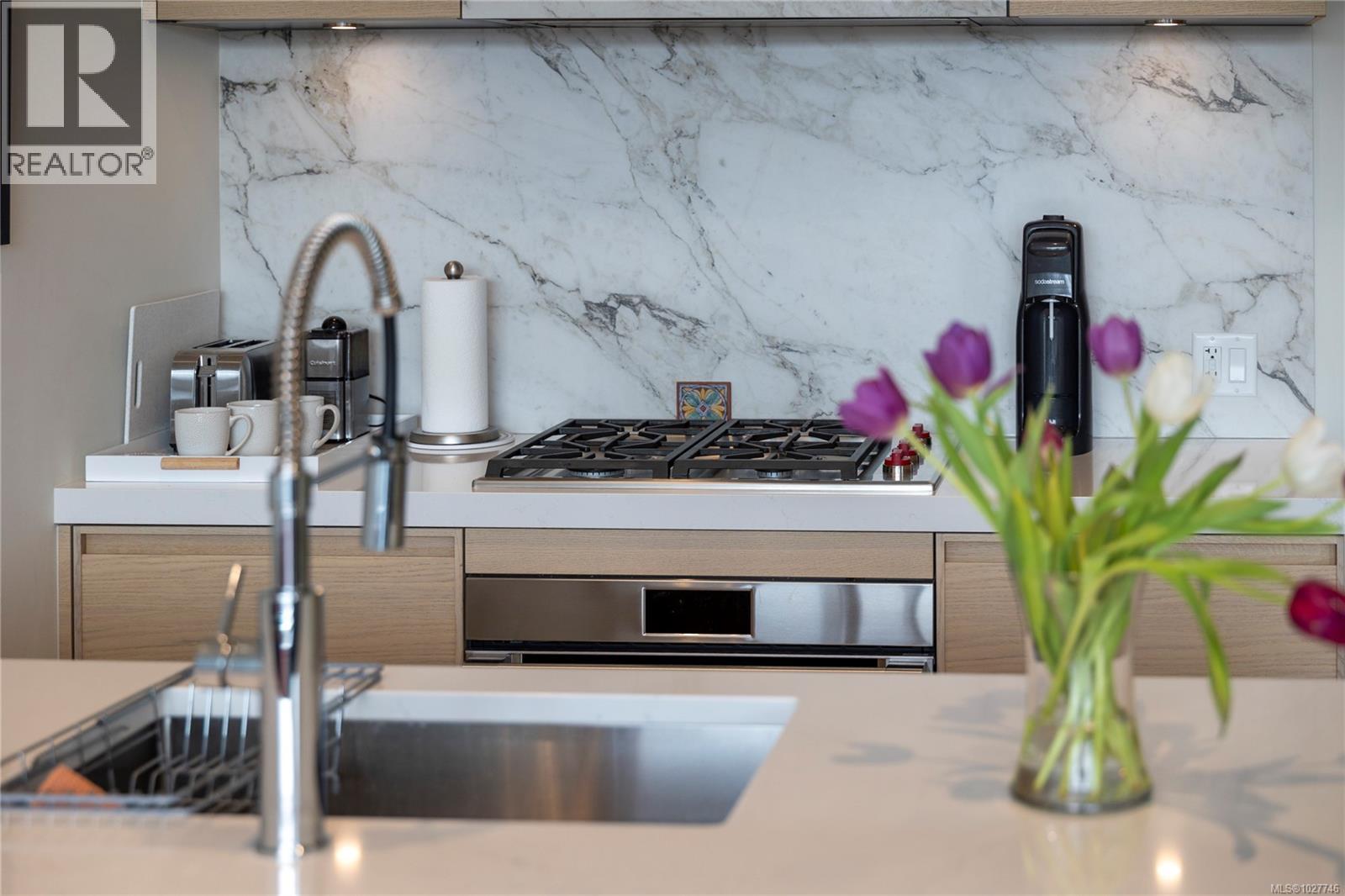 #406 1916 OAK BAY AVE - 9