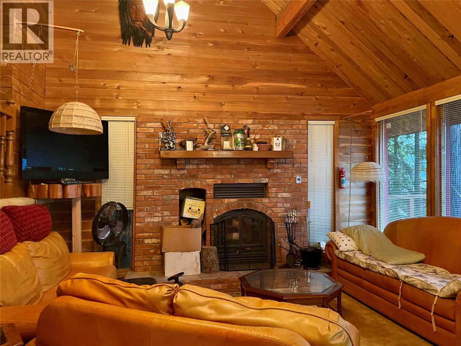 31 Lime Cliffs Beach, Sicamous