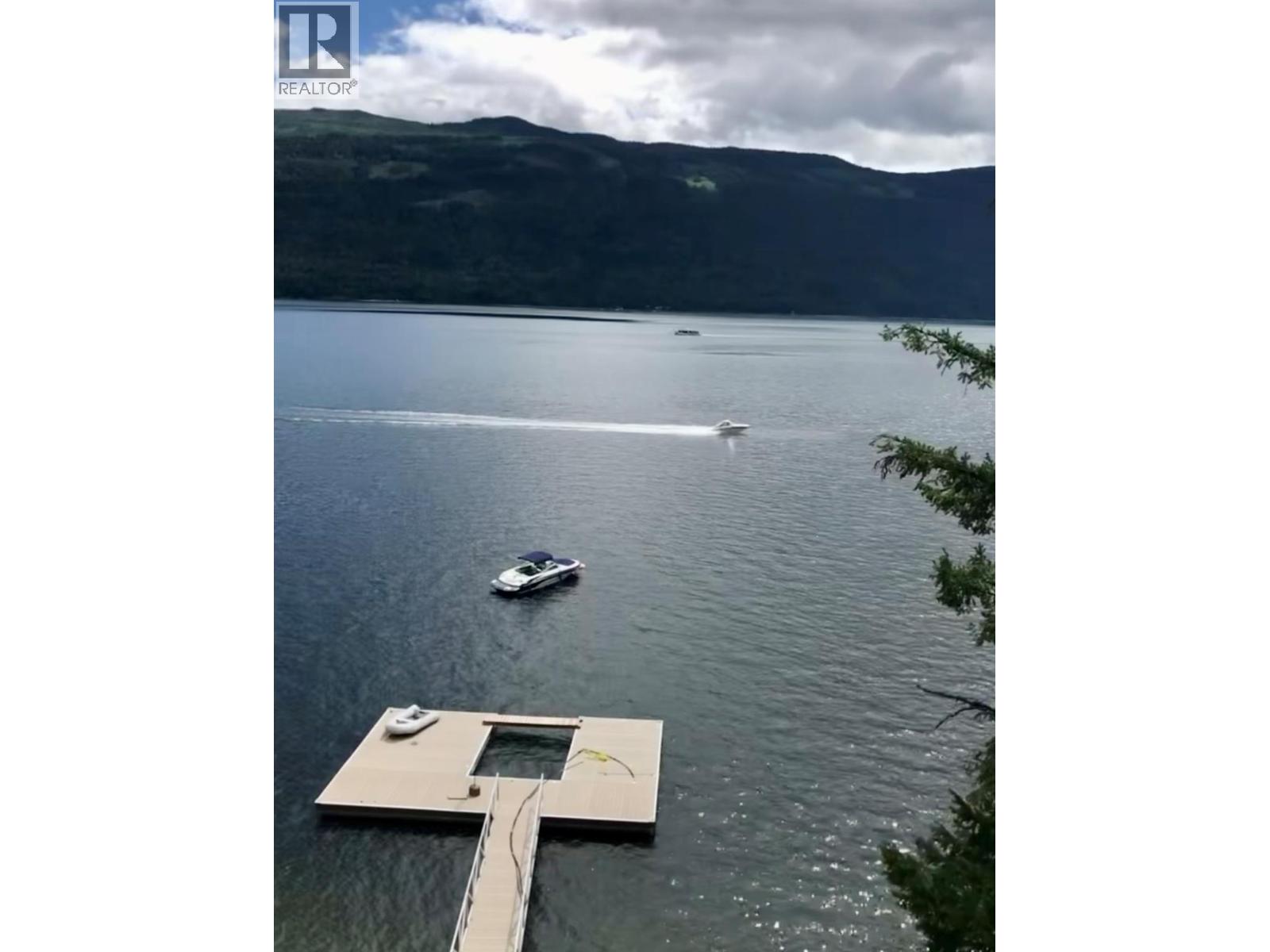 31 Lime Cliffs Beach, Sicamous