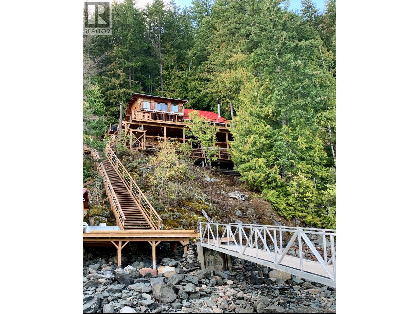31 Lime Cliffs Beach, Sicamous
