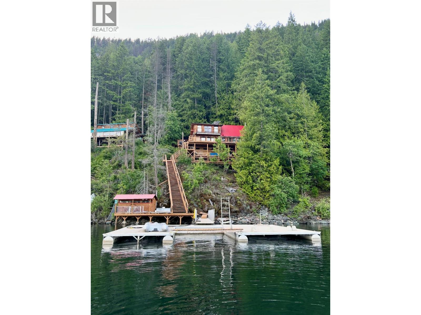 31 Lime Cliffs Beach, Sicamous