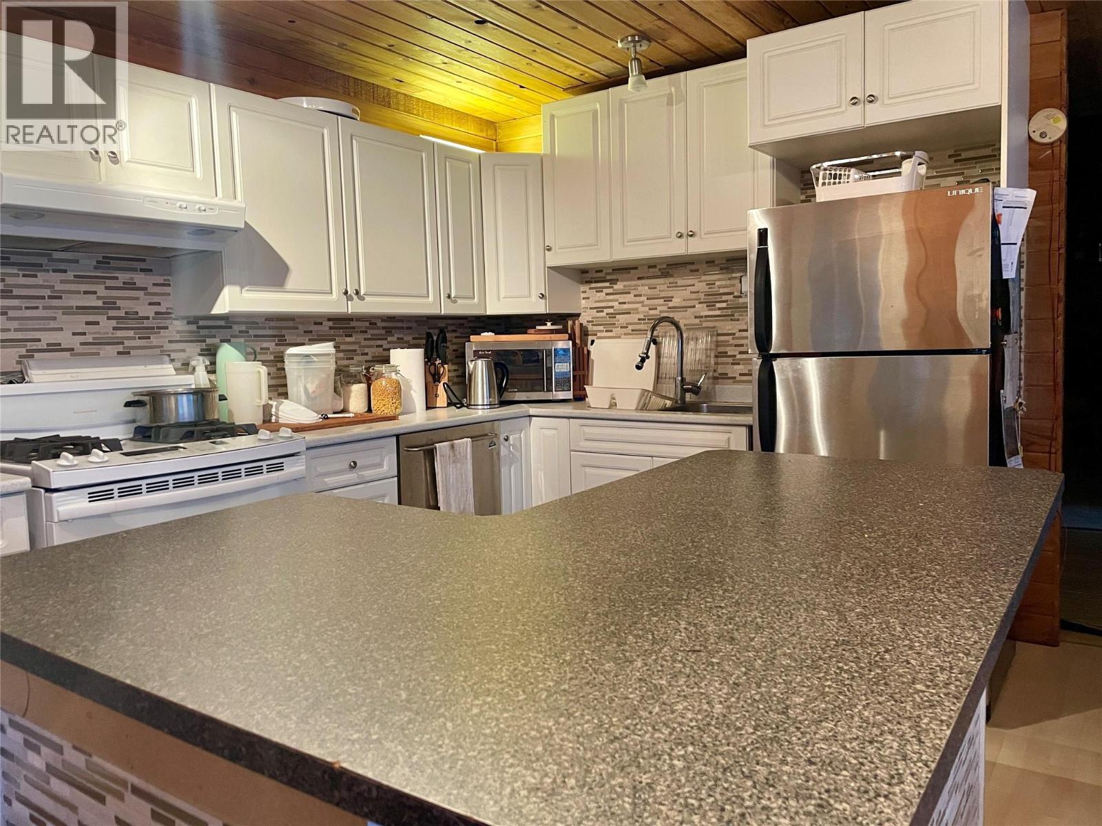 31 Lime Cliffs Beach, Sicamous