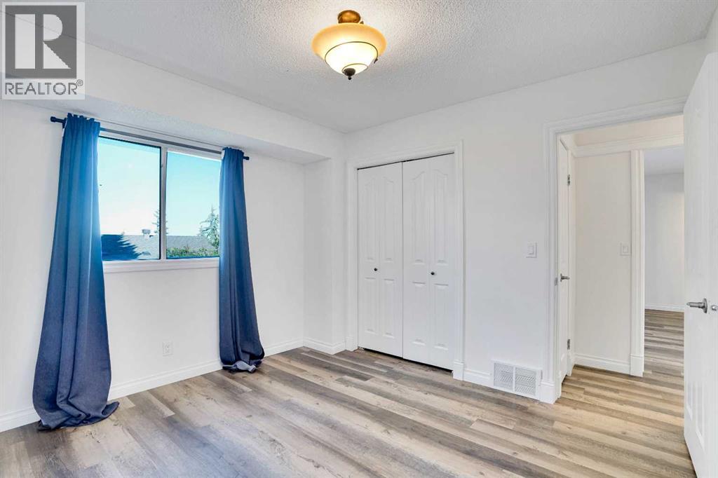 Single Family House 4 Level for Sale in  Coach Manor Rise SW Coach Hill Calgary 