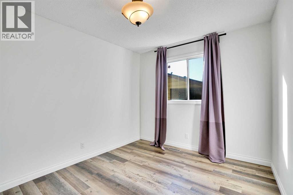 Single Family House 4 Level for Sale in  Coach Manor Rise SW Coach Hill Calgary 