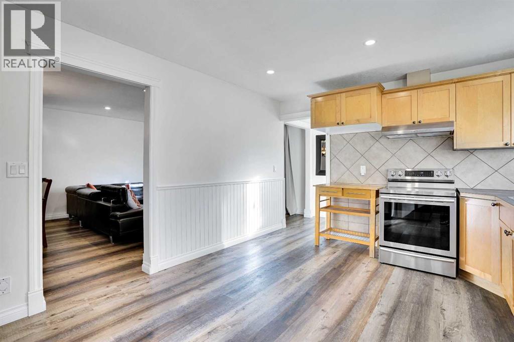 Single Family House 4 Level for Sale in  Coach Manor Rise SW Coach Hill Calgary 