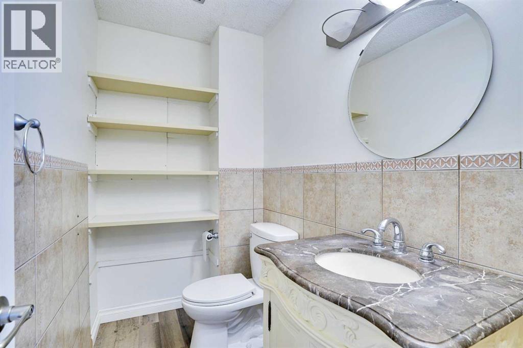 76 Coach Manor Rise SW, Calgary, Alberta