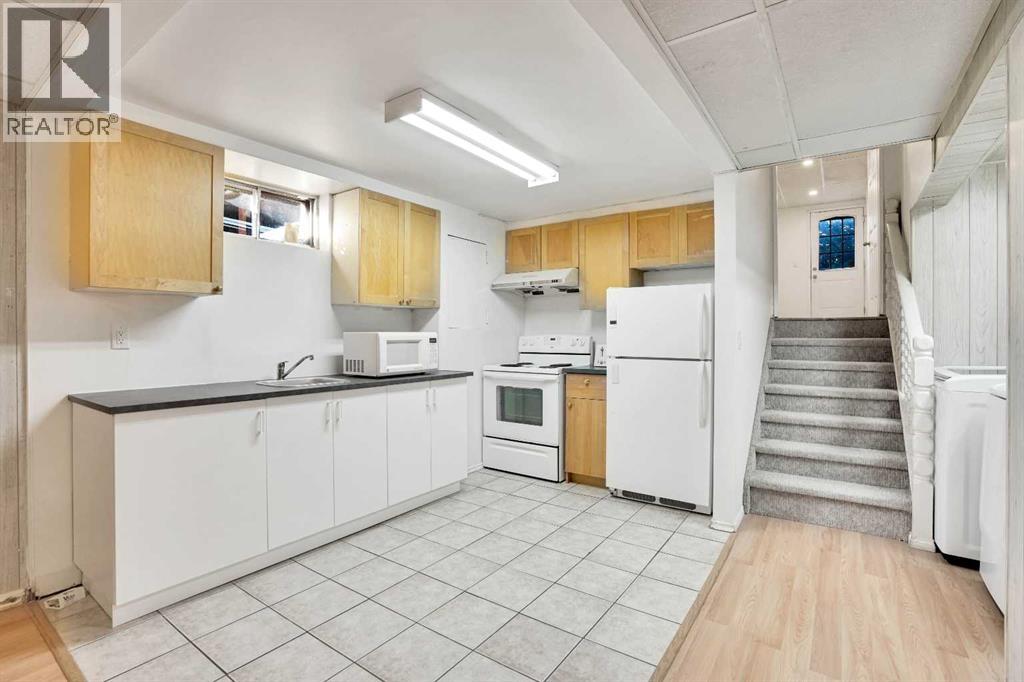 Single Family House 4 Level for Sale in  Coach Manor Rise SW Coach Hill Calgary 