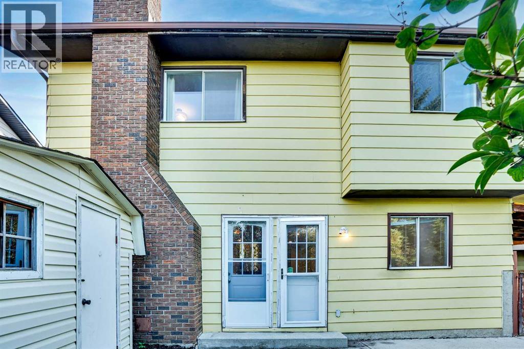 Single Family House 4 Level for Sale in  Coach Manor Rise SW Coach Hill Calgary 