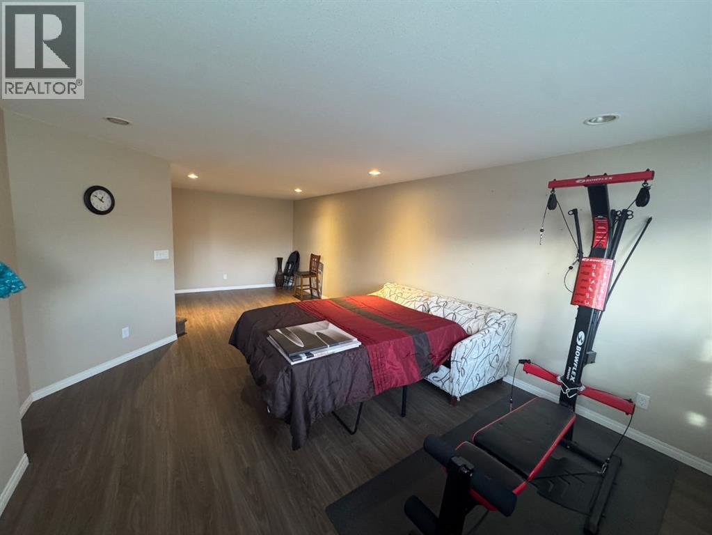 Single Family House Bi-level for Sale in  SUNRIDGE Boulevard W Sunridge Lethbridge 