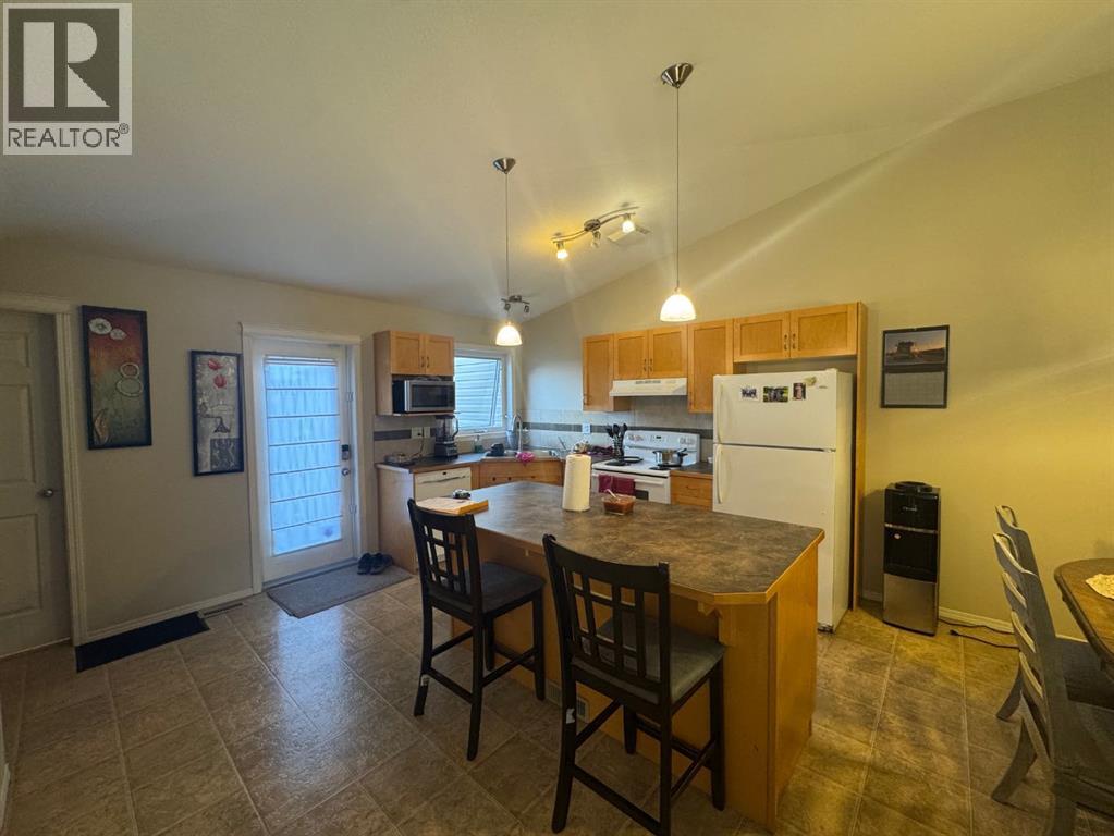 Single Family House Bi-level for Sale in  SUNRIDGE Boulevard W Sunridge Lethbridge 