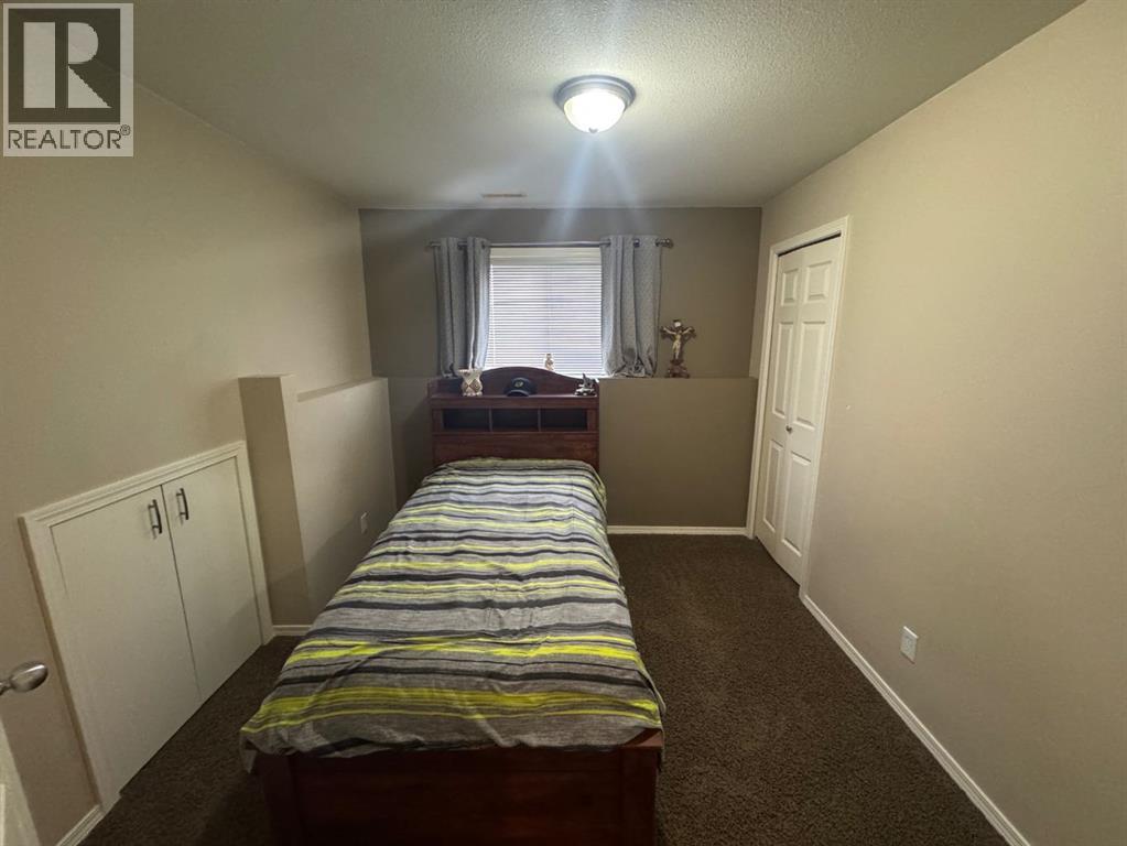 Single Family House Bi-level for Sale in  SUNRIDGE Boulevard W Sunridge Lethbridge 