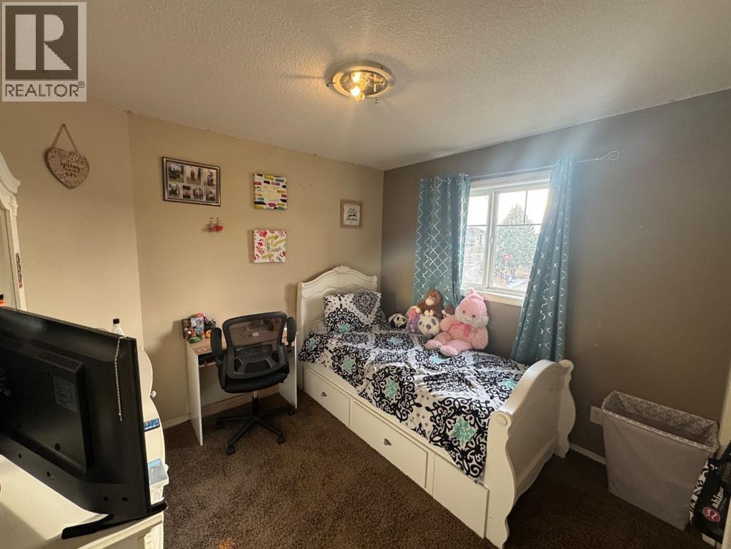 Single Family House Bi-level for Sale in  SUNRIDGE Boulevard W Sunridge Lethbridge 