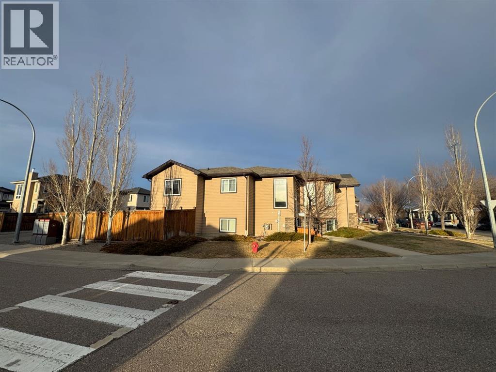 Single Family House Bi-level for Sale in  SUNRIDGE Boulevard W Sunridge Lethbridge 