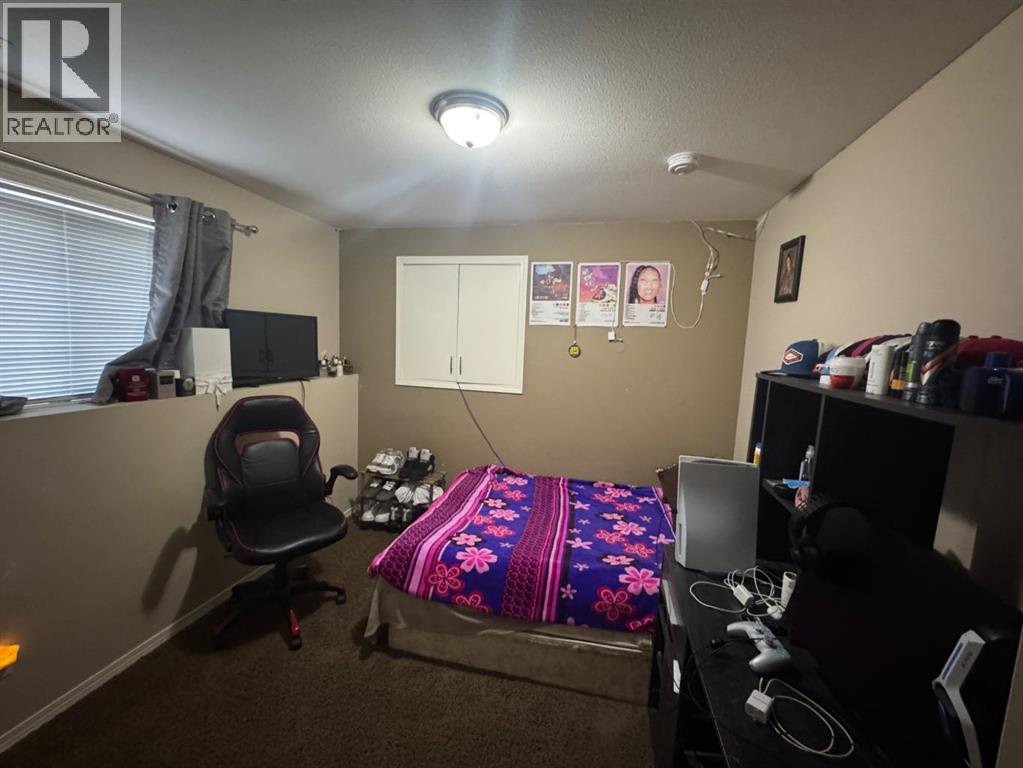 Single Family House Bi-level for Sale in  SUNRIDGE Boulevard W Sunridge Lethbridge 