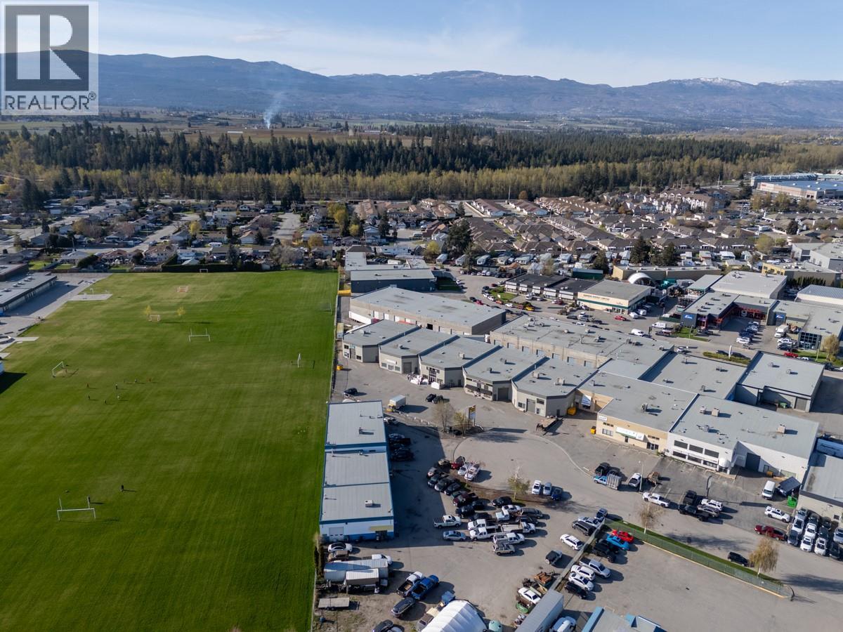 4 360 Spedding Court, Kelowna