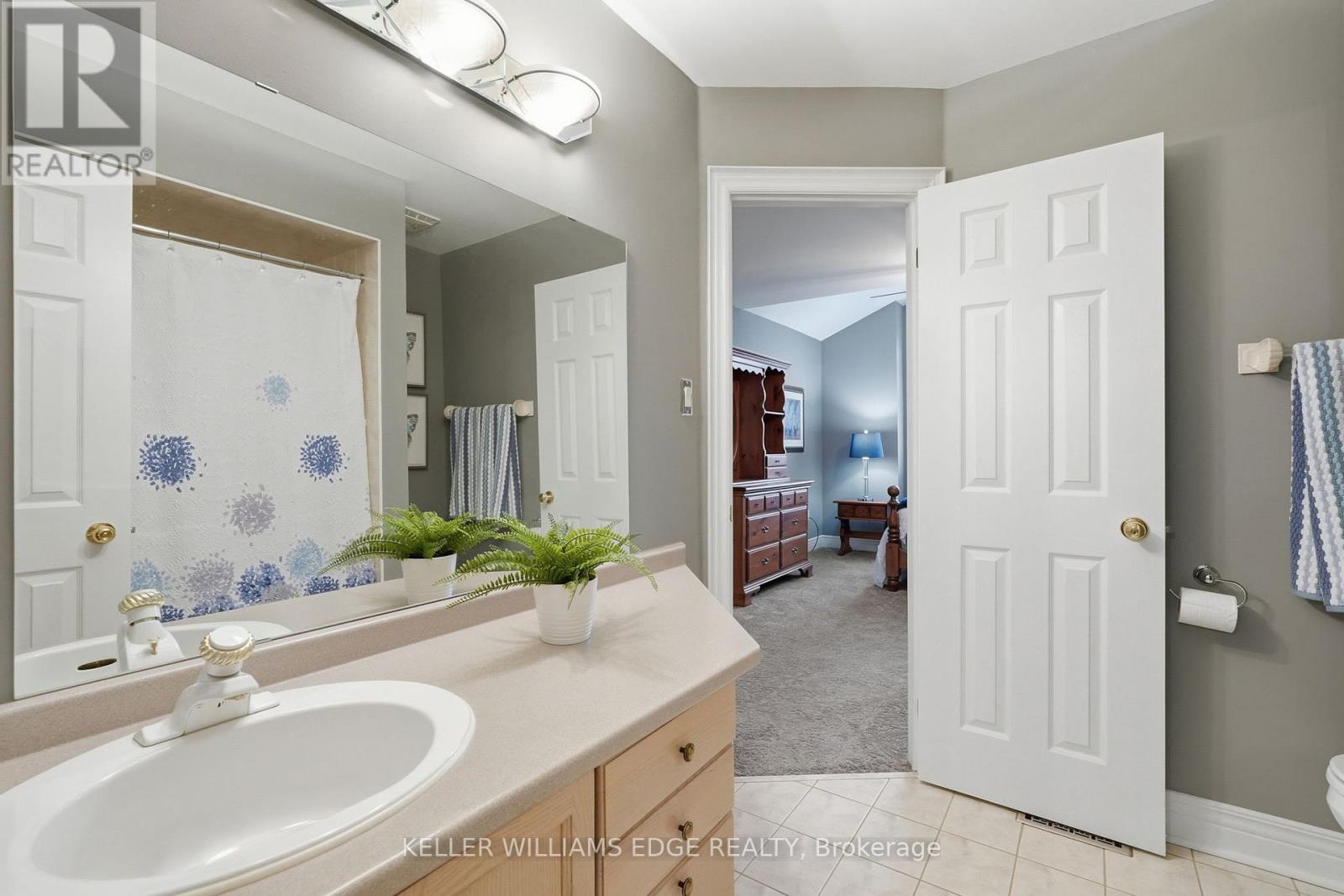 39 WINEGARDEN TRAIL - 22