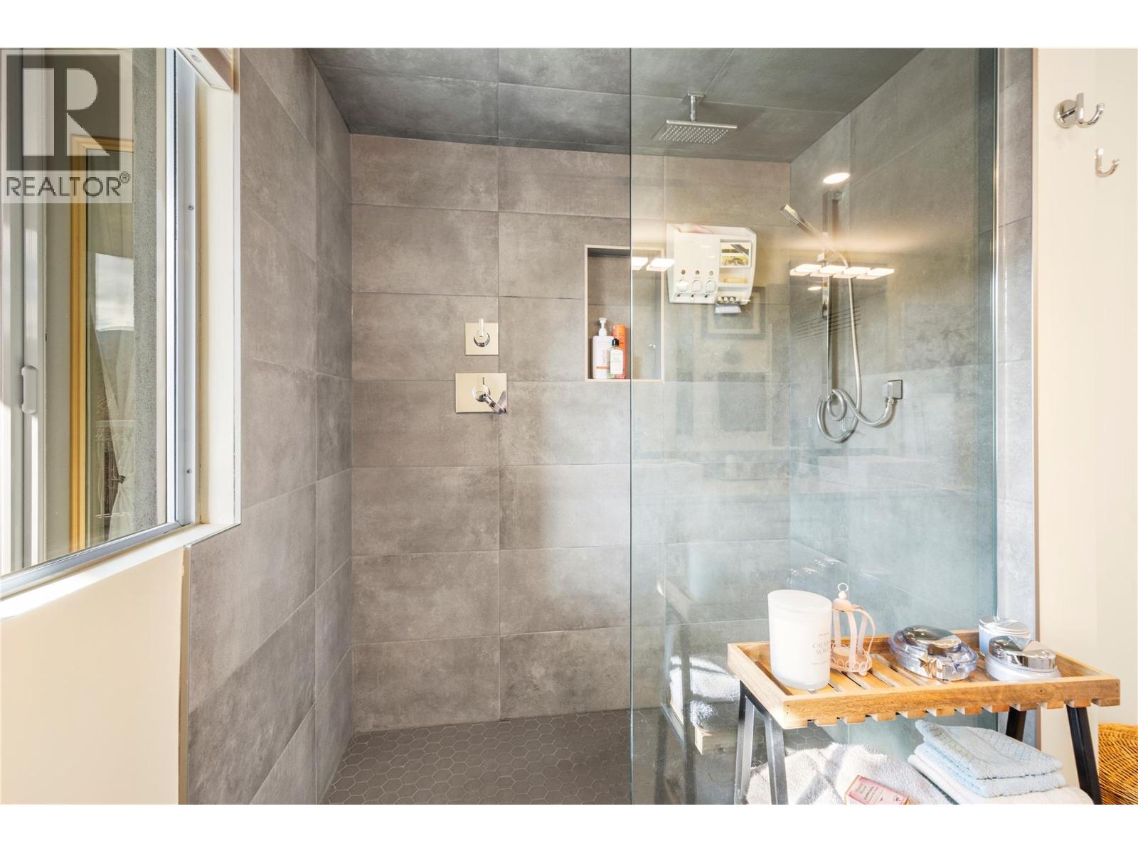 203 86 Lakeshore Drive, Penticton