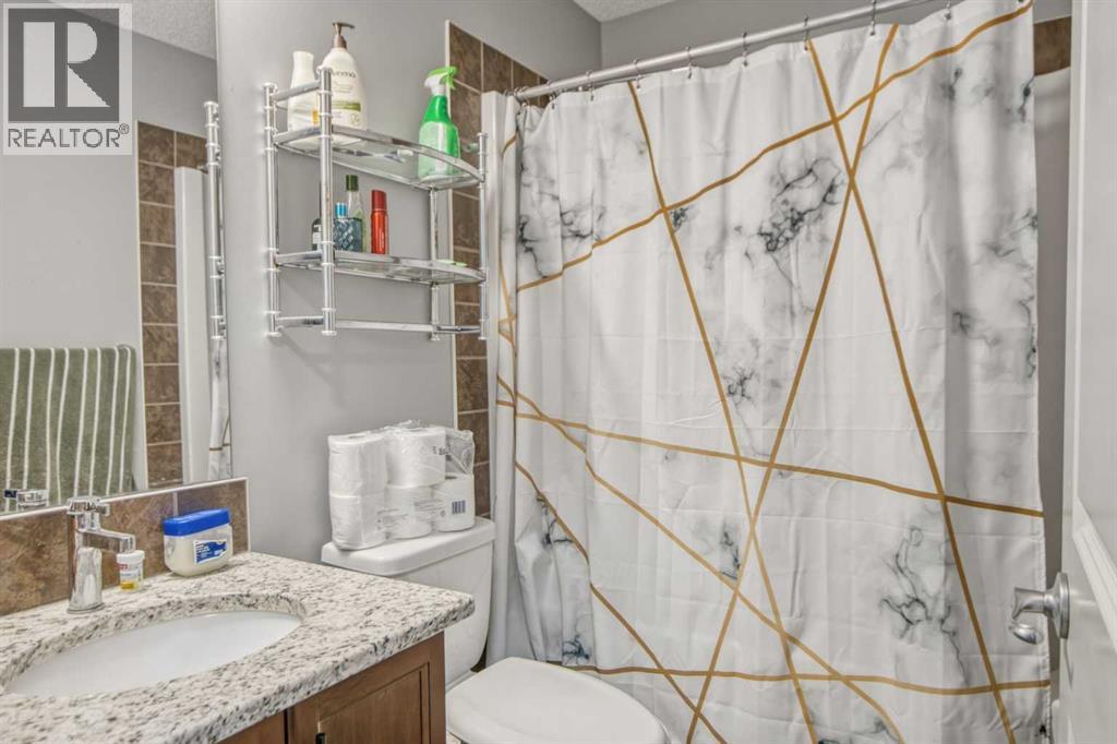 Single Family House for Sale in  Evanscove Manor NW Evanston Calgary 