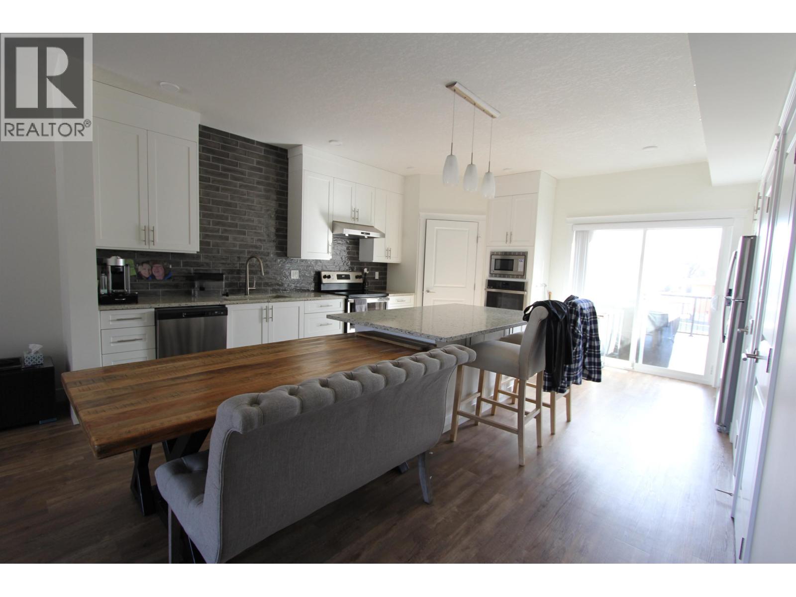 #102 985 PATRICIA BOULEVARD - 4
