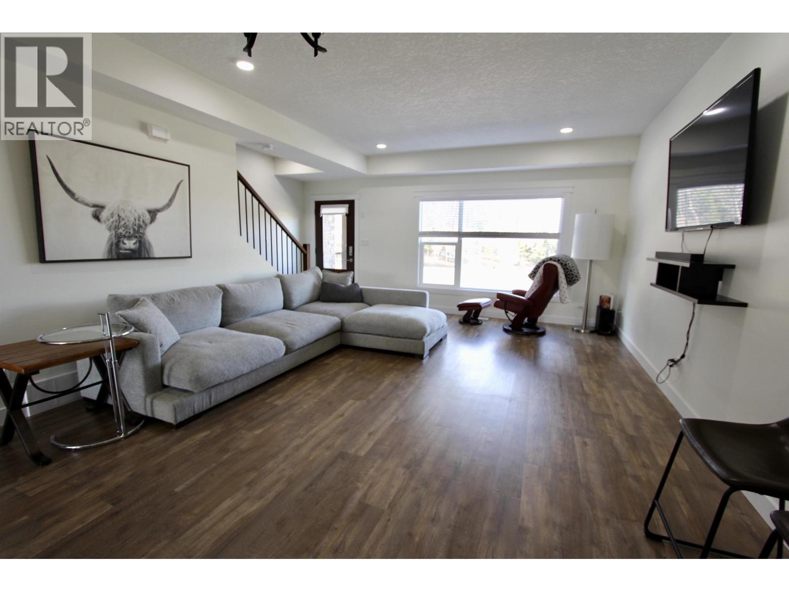 #102 985 PATRICIA BOULEVARD - 11