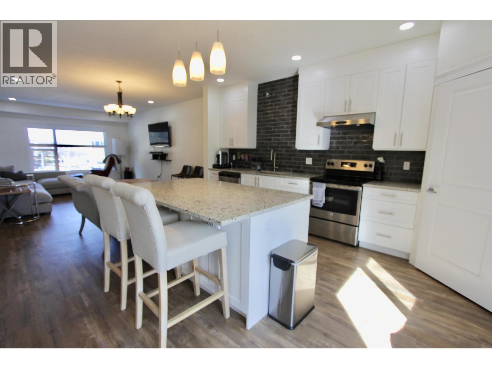 #102 985 PATRICIA BOULEVARD - 3