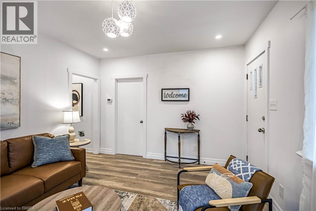 35 EIGHTH Avenue - 6