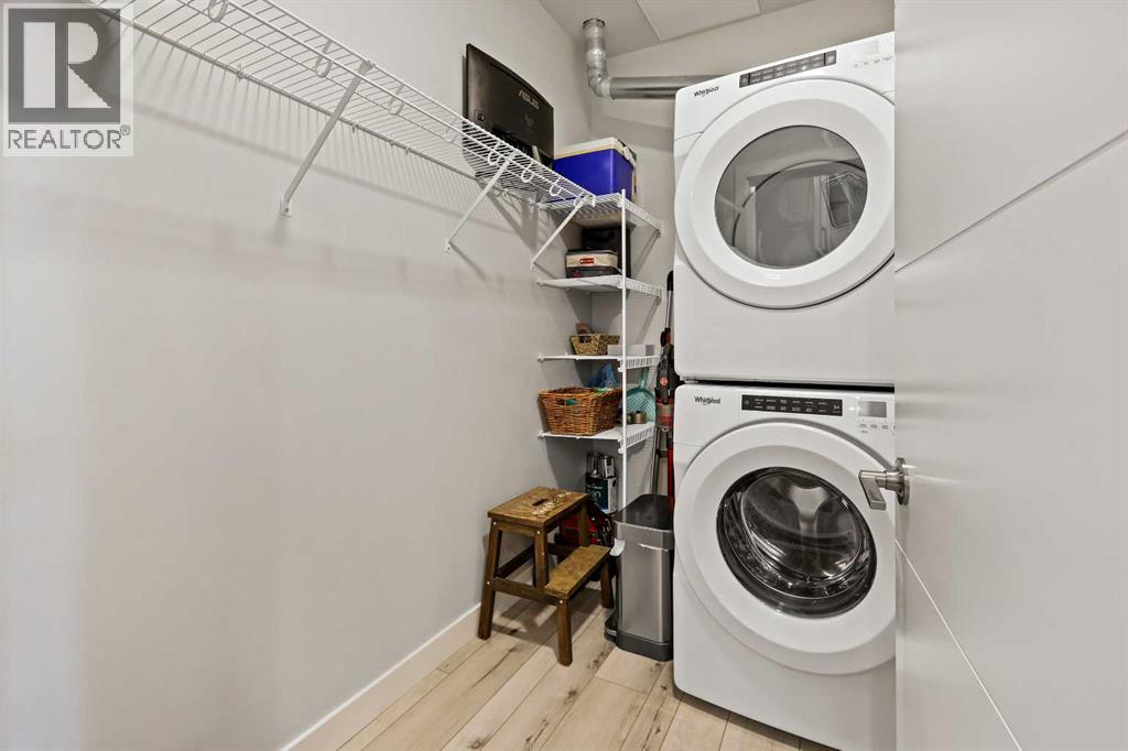 Single Family House for Sale in   Les Jardins Park SE Douglasdale/Glen Calgary 