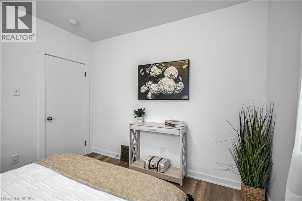 35 EIGHTH Avenue - 14