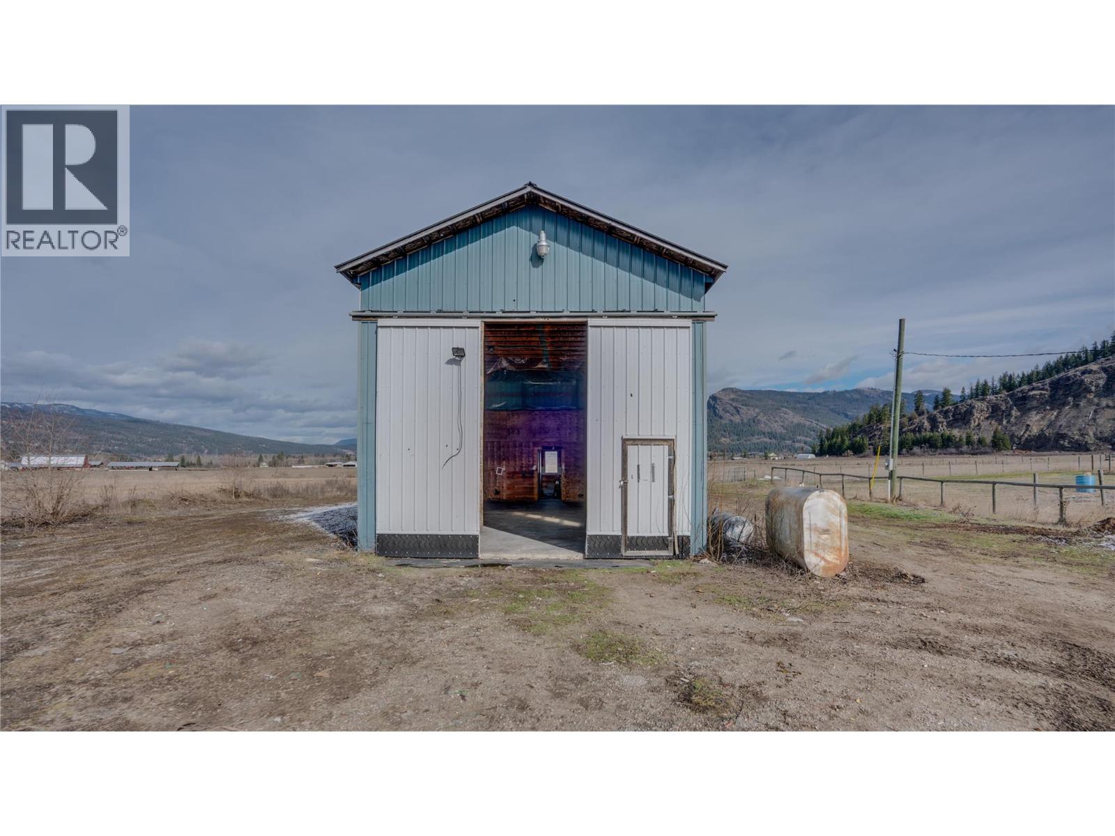 5580 Back Enderby Road, Spallumcheen