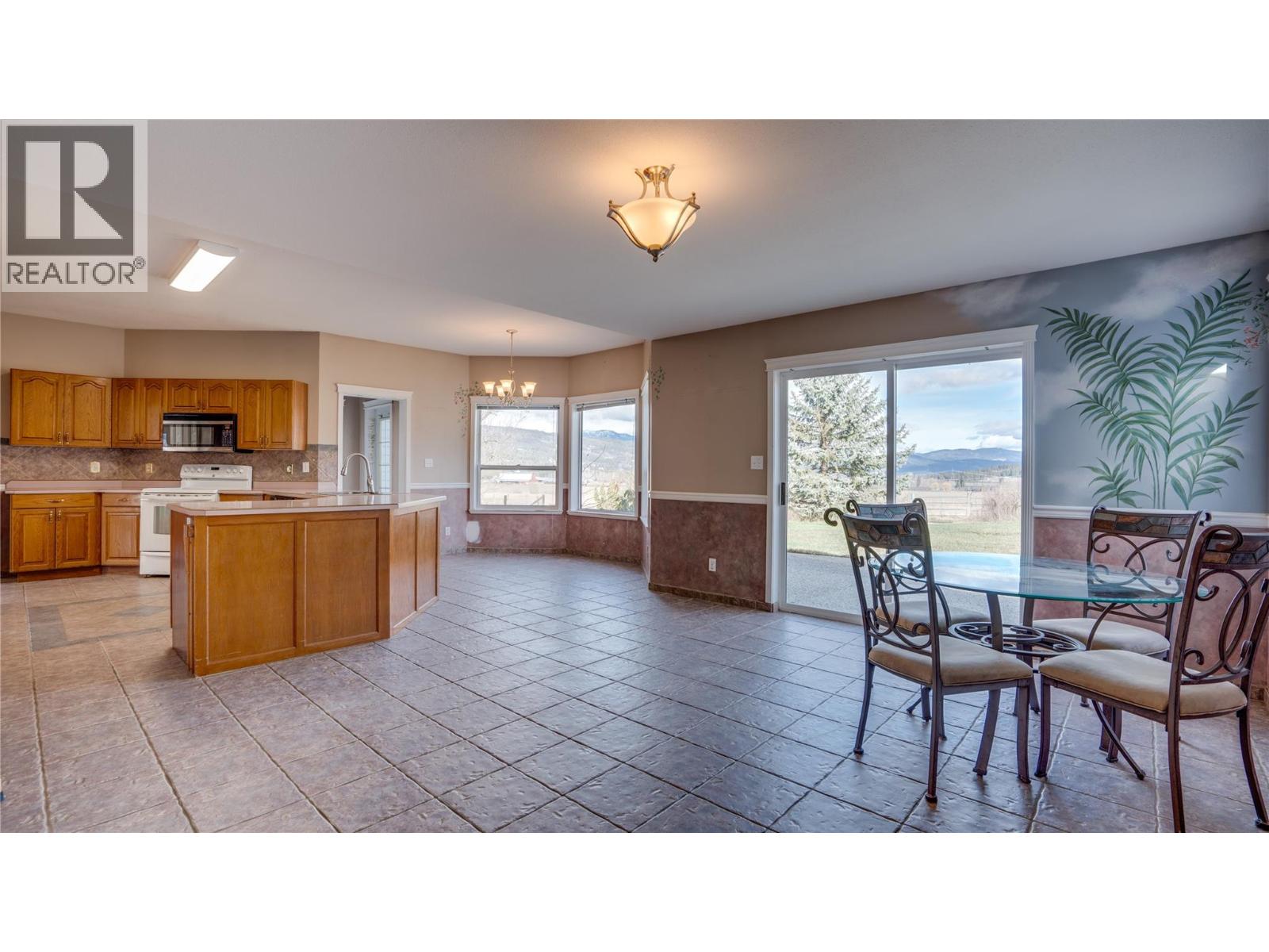 5580 Back Enderby Road, Spallumcheen