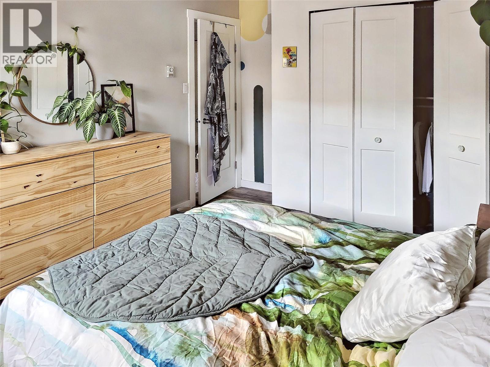 #8 717 12TH AVENUE - 12