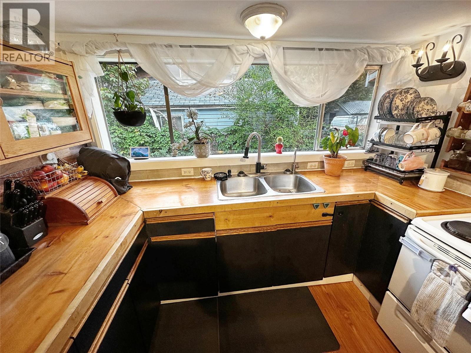 956 RICHTER AVENUE - 9