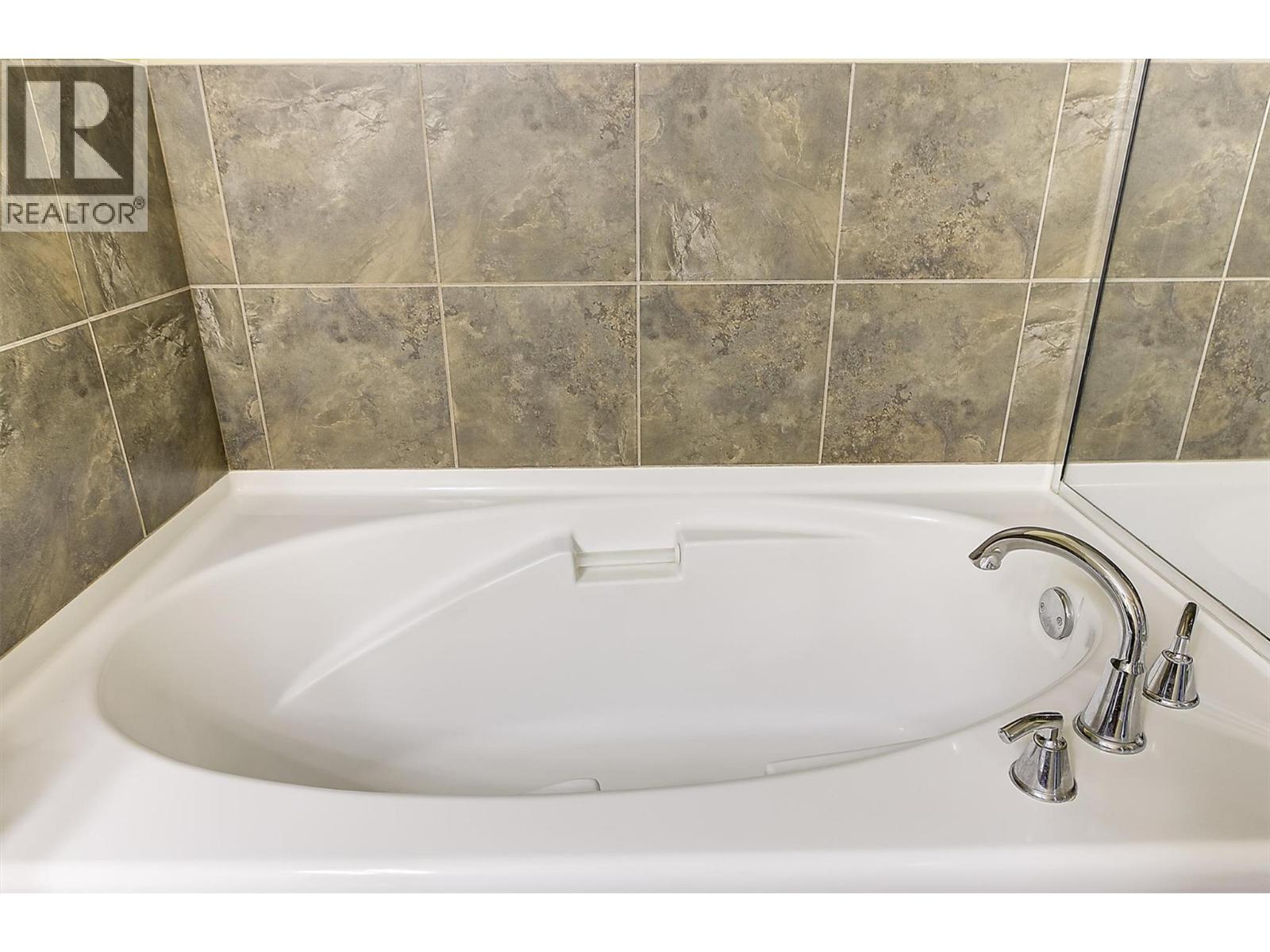 2532 Shoreline Drive Unit# 214, Lake Country