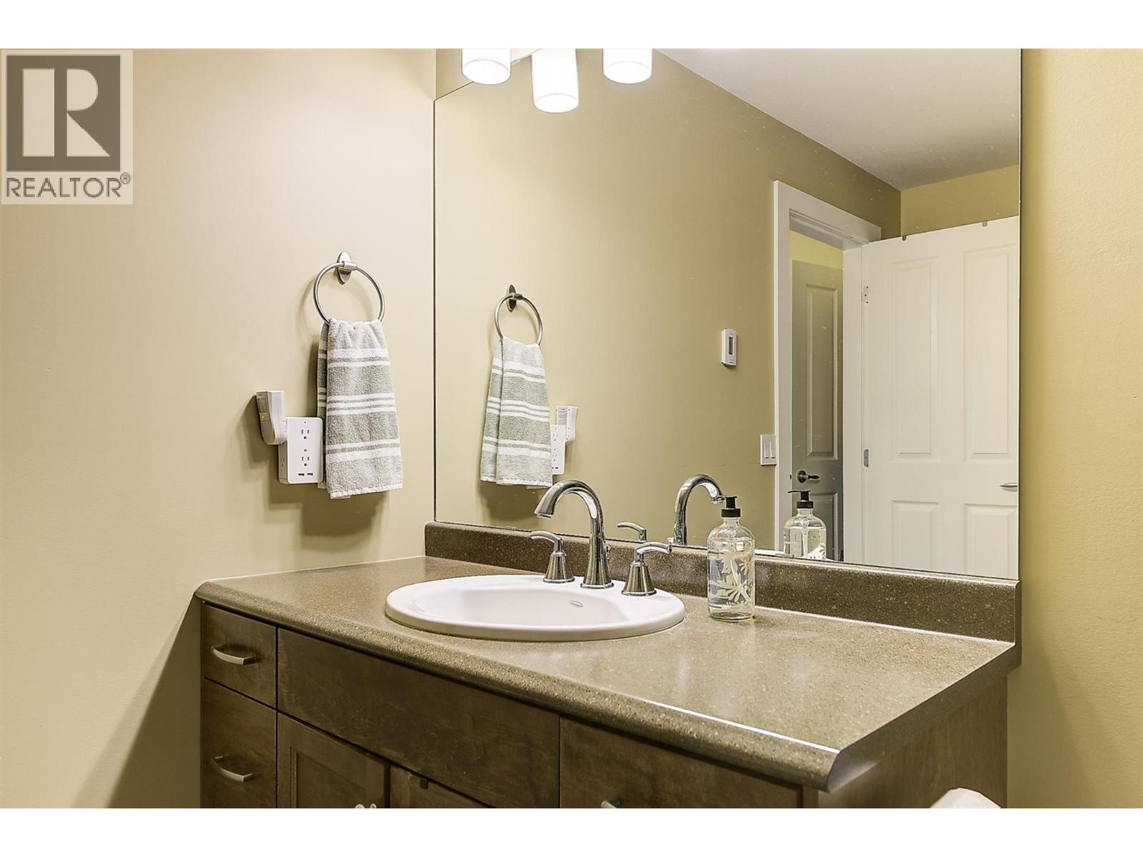 2532 Shoreline Drive Unit# 214, Lake Country