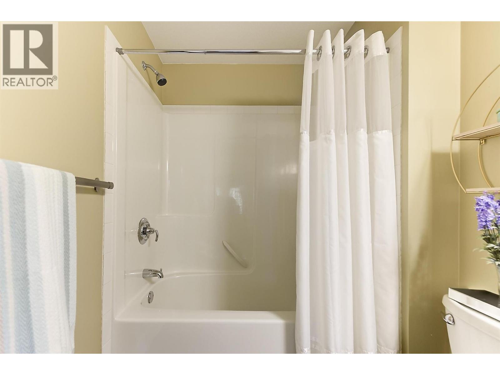 2532 Shoreline Drive Unit# 214, Lake Country