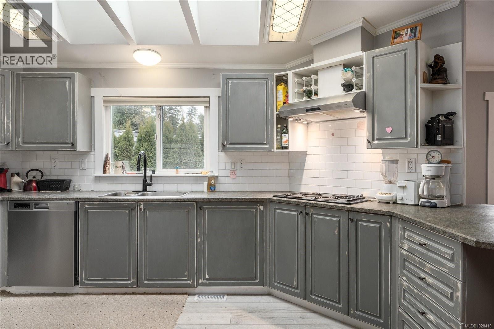 3900 MERLIN ST - Image 2