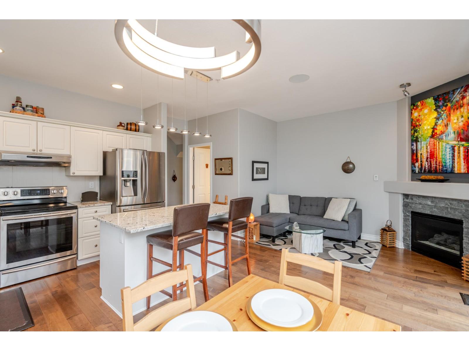 8 1169 VIDAL STREET, White Rock