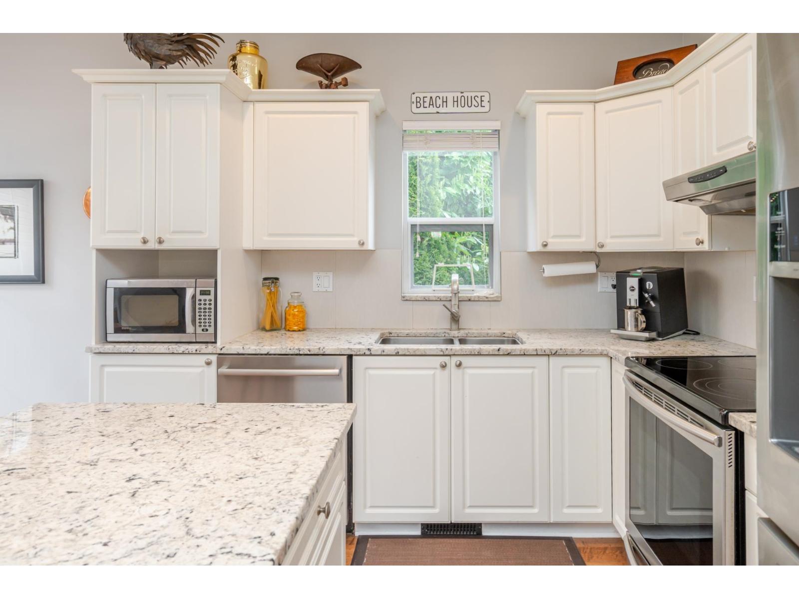 8 1169 VIDAL STREET, White Rock