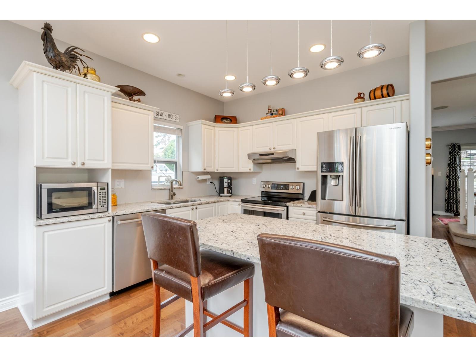 8 1169 VIDAL STREET, White Rock