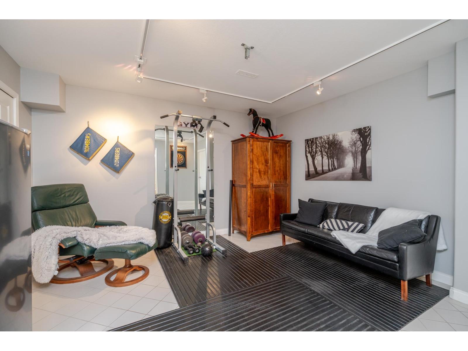 8 1169 VIDAL STREET, White Rock