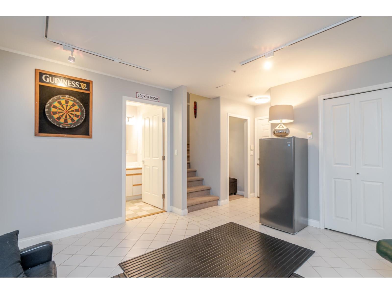 8 1169 VIDAL STREET, White Rock