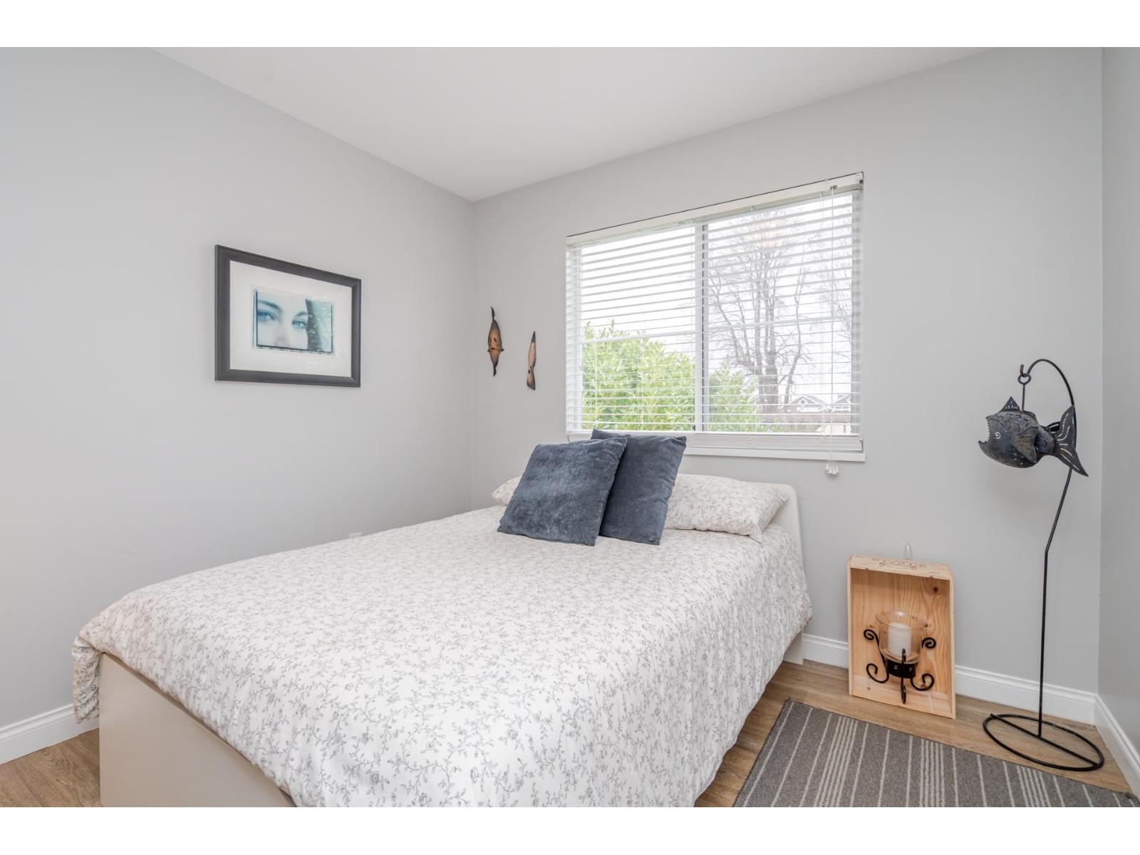 8 1169 VIDAL STREET, White Rock