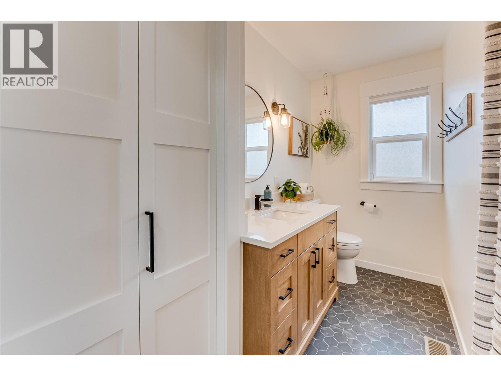 551 28 Street SE, Salmon Arm