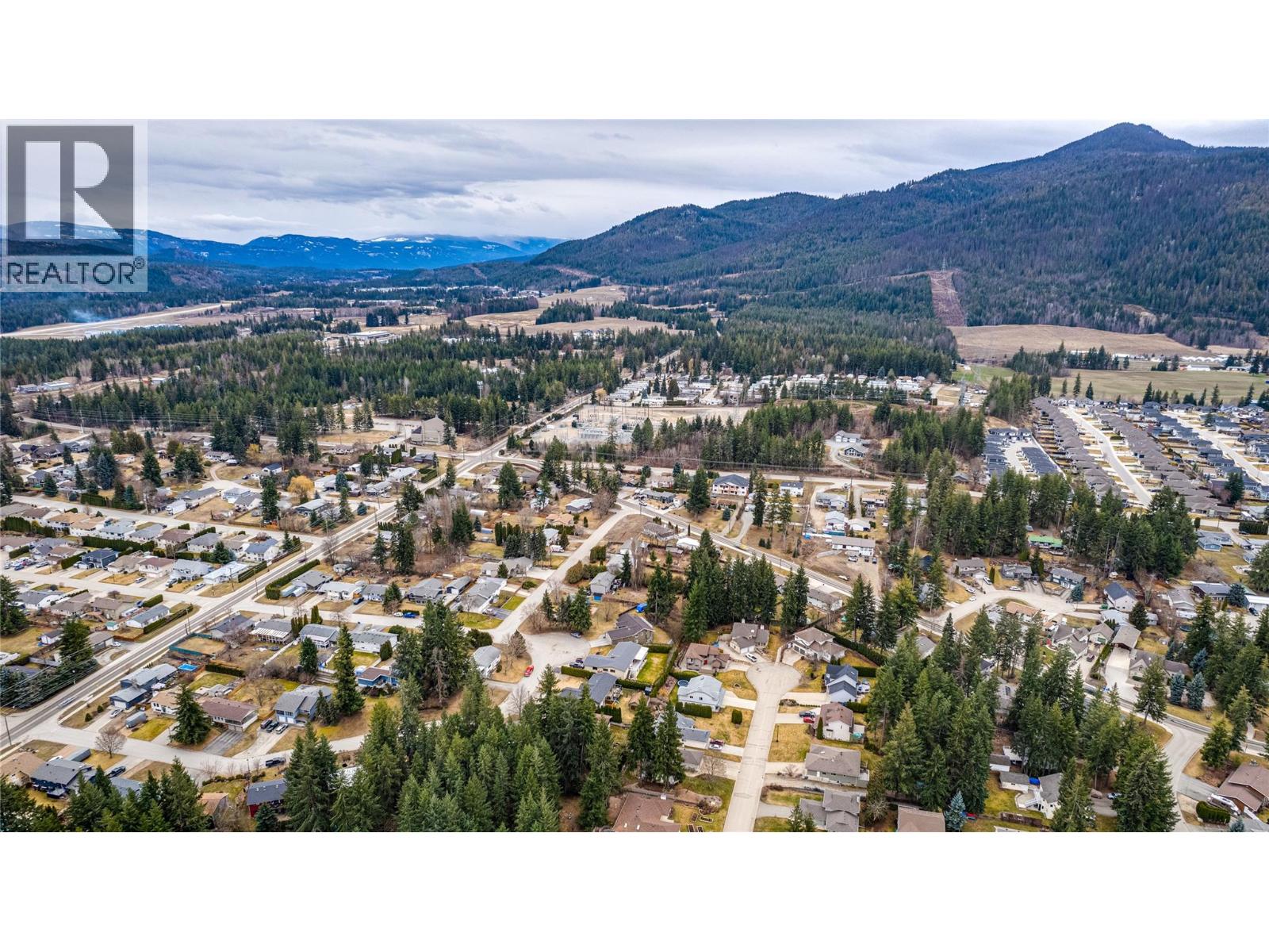 551 28 Street SE, Salmon Arm
