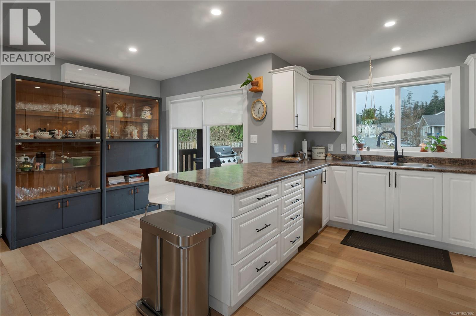 2070 COLLEGE DR - Image 3