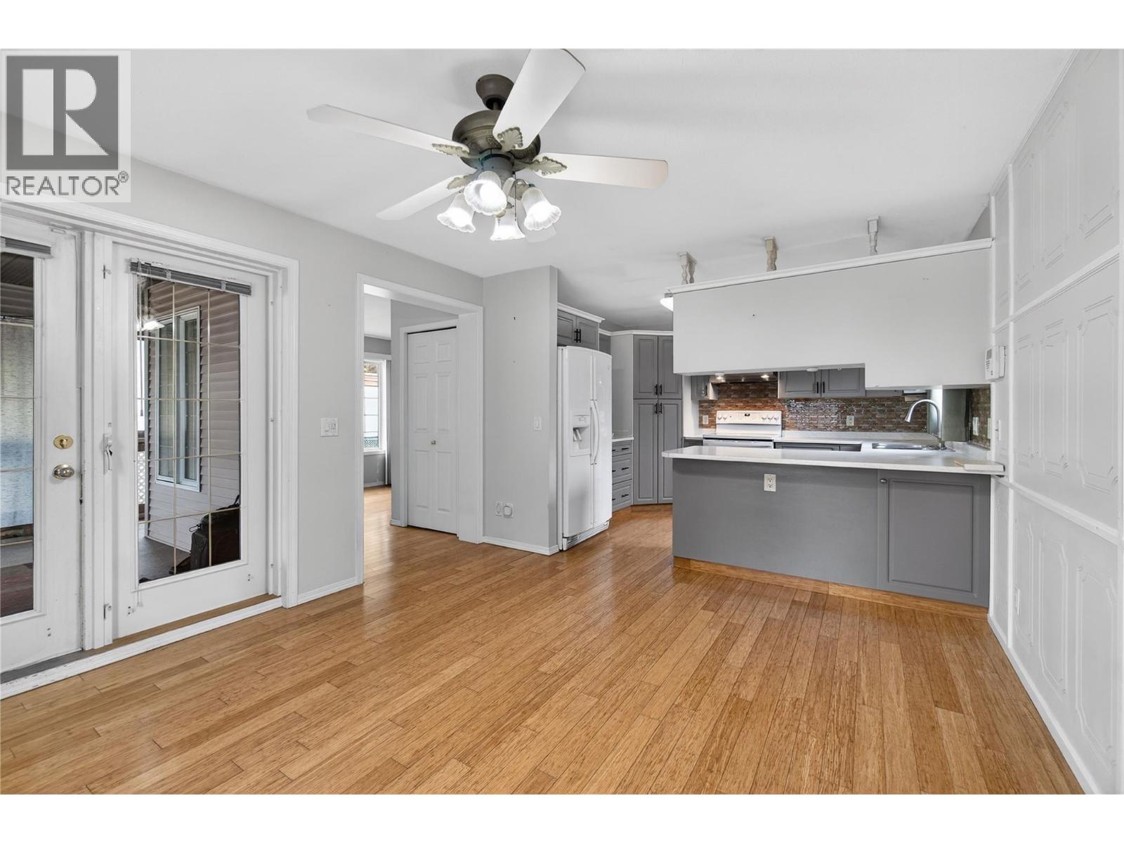 5 HIGHWAY 97A SICAMOUS Sicamous Creek Mobile Home Park Creek Unit# 11, Sicamous