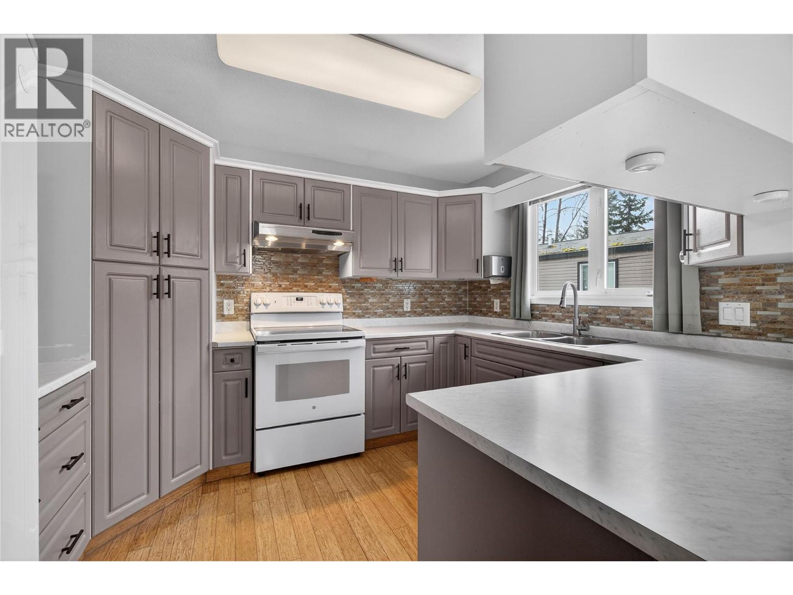 5 HIGHWAY 97A SICAMOUS Sicamous Creek Mobile Home Park Creek Unit# 11, Sicamous